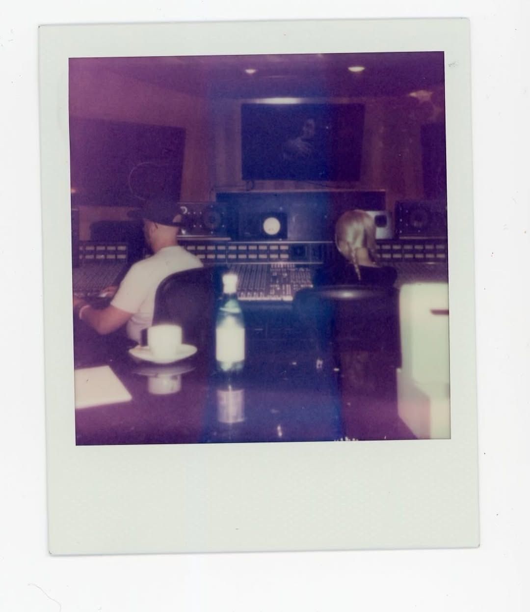 Blackpink’s Rosé in the studio working on her first studio album, ‘Rosie’ (2024) (Photo: Instagram/@vampirehollie)