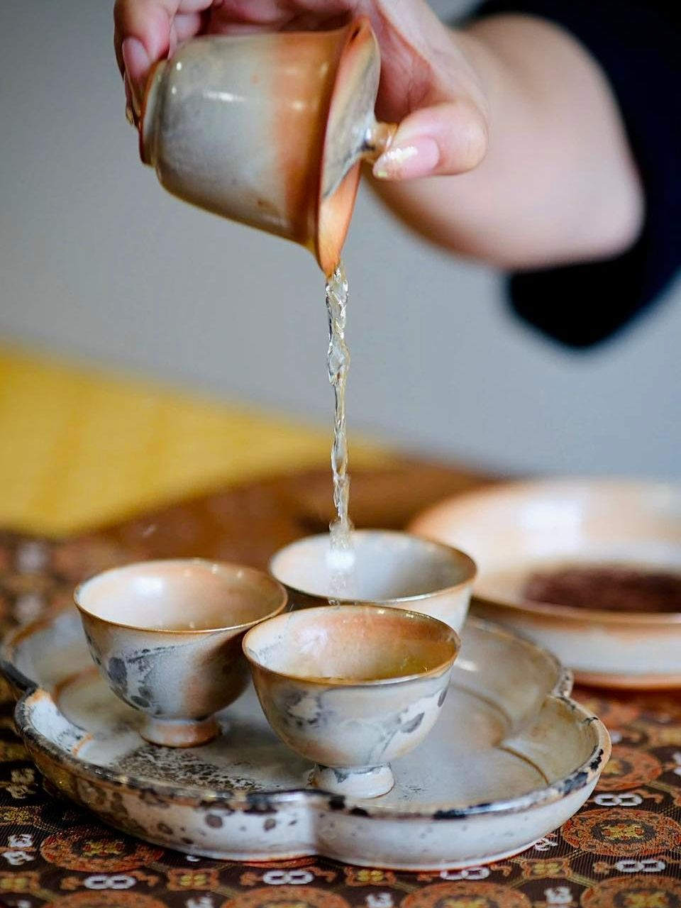 The art of making tea in Ninh Tra (Photo: Ninh Tra)