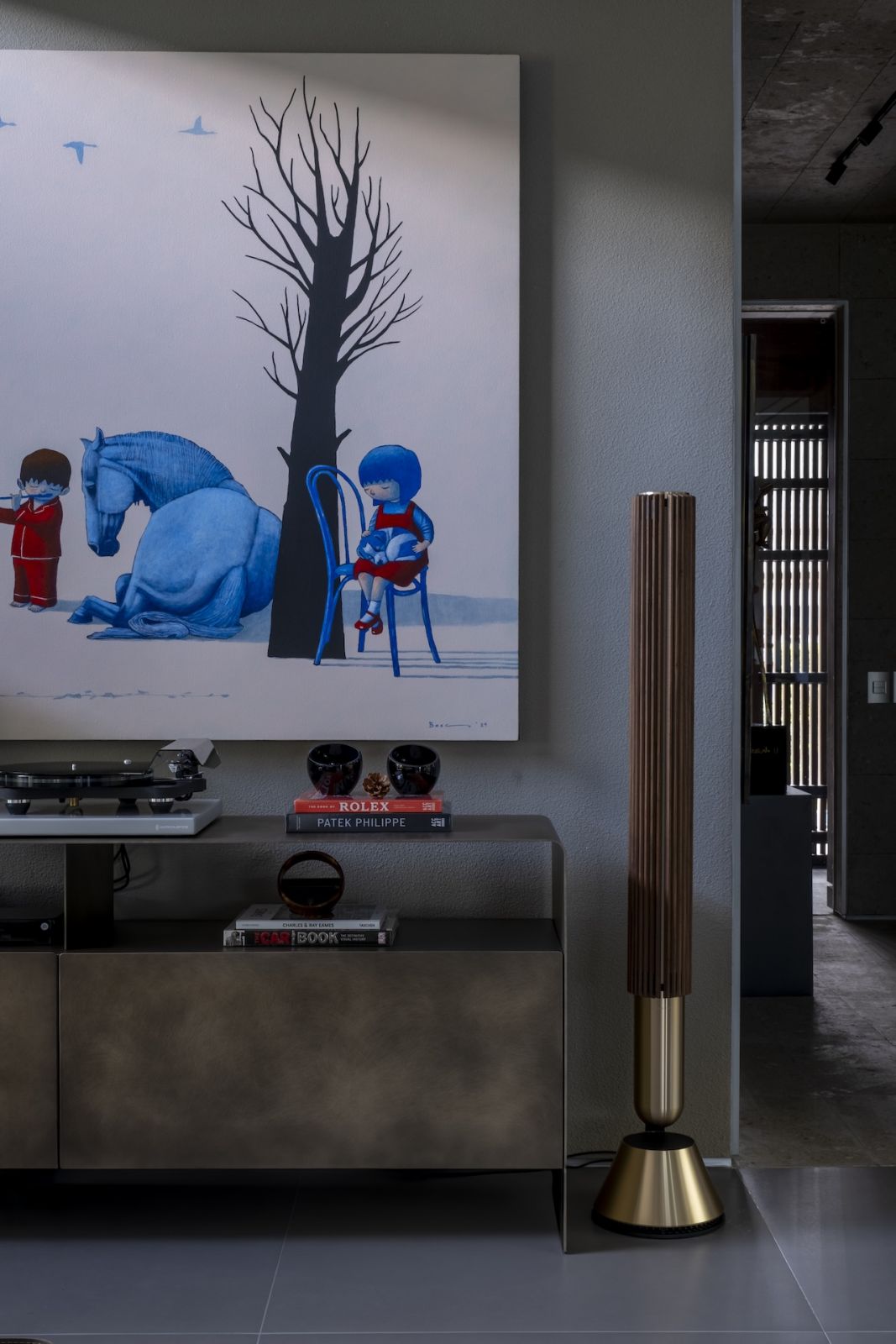 Exploring the details of the living room