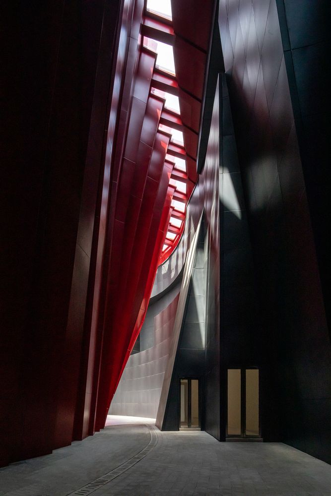 Dramatic plays of light and shadow (Photo: Instagram / @designskill_org)