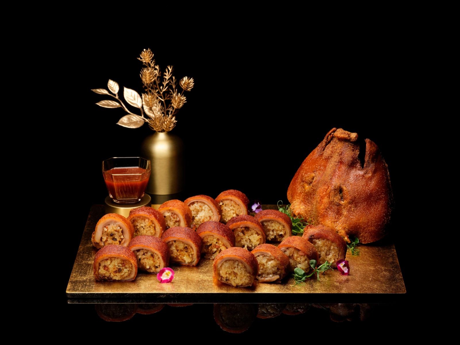 Whole roast suckling pig wrapped with wok-rried glutinous rice, pork sausage and Chinese wine