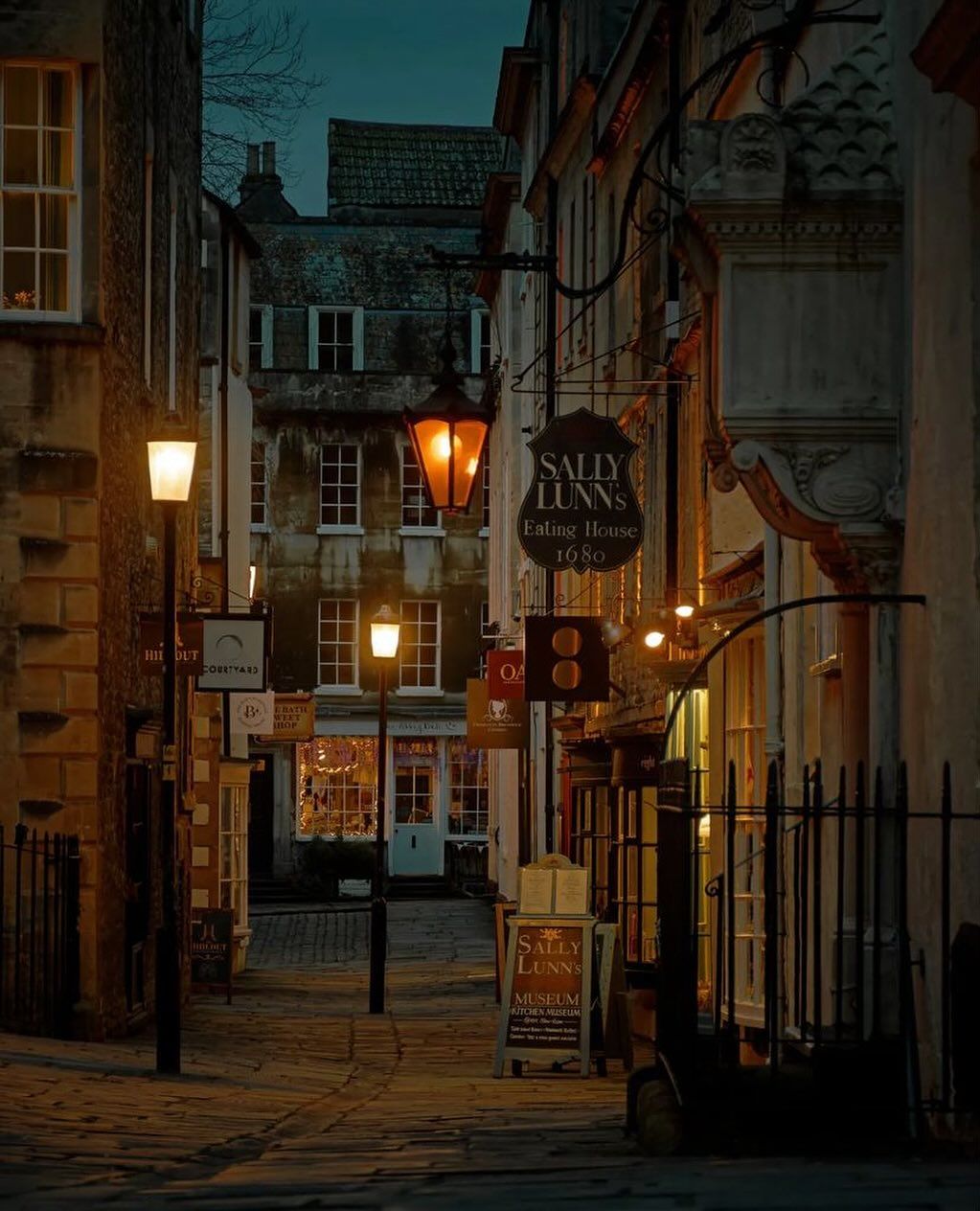 Sally Lunn's (Instagram: @sallylunnsbath)