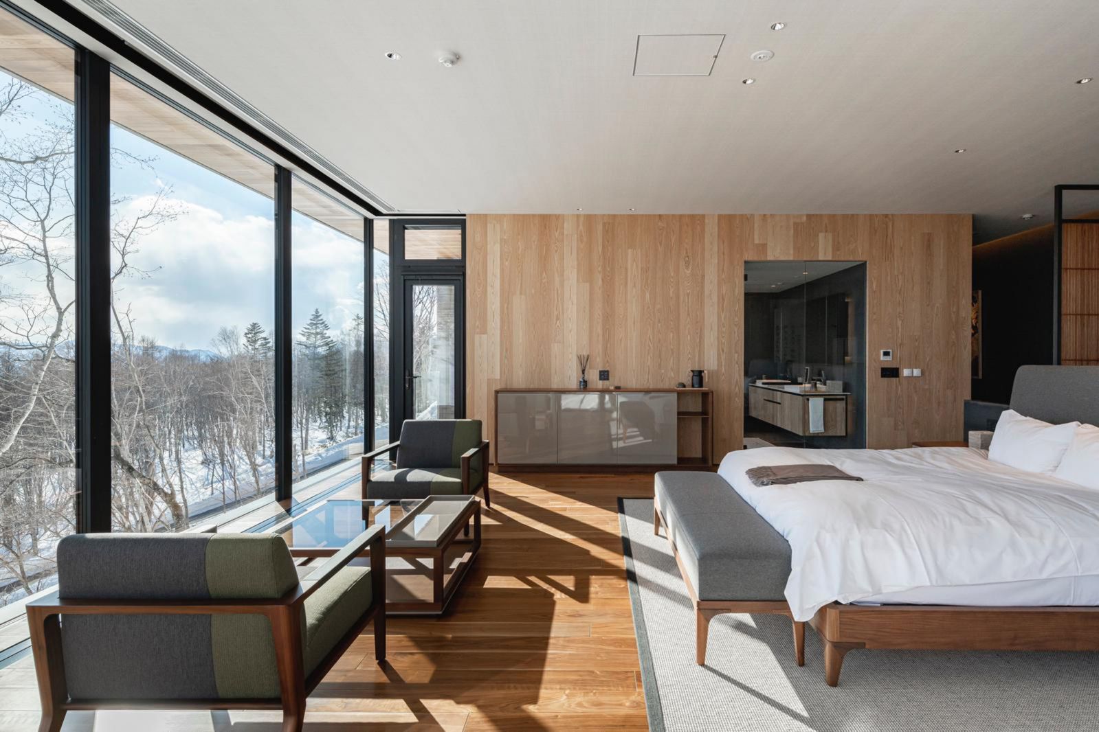 The warm comfort of the interiors heightens the appeal of the views, framing Japan’s snowy outdoors
