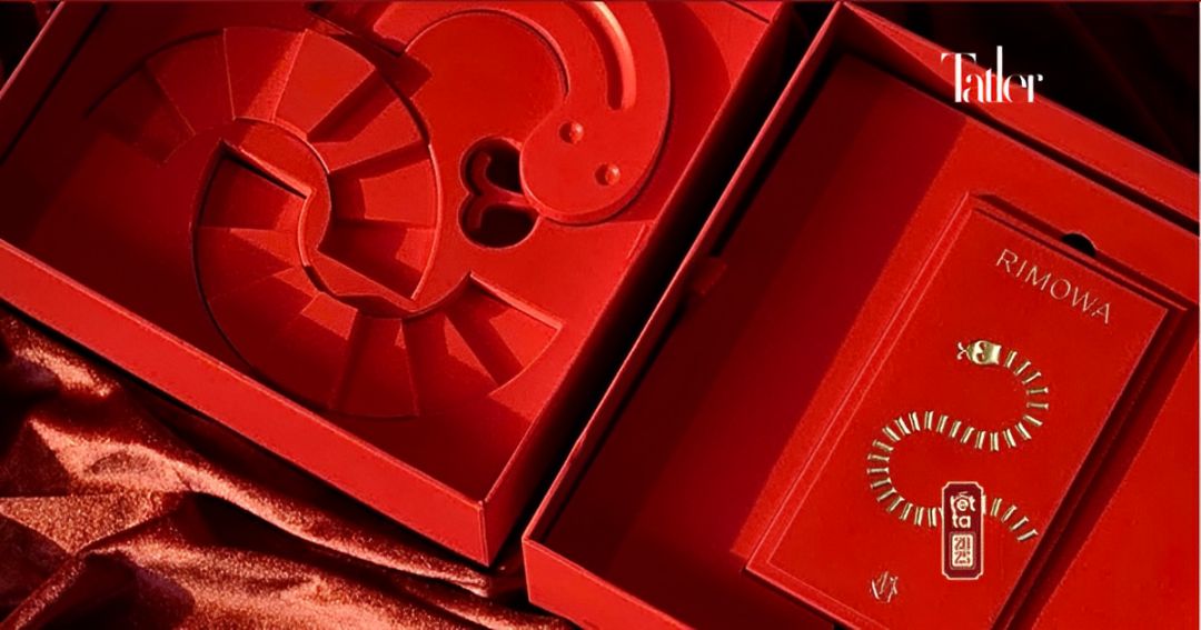 Rimowa và hồng bao chế tác tinh xảo. Ảnh: Rimowa.