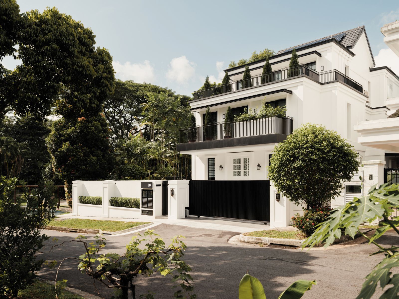 A Singapore black-and-white bungalow by Designworx Interior Consultant, designed in the style of an English manor