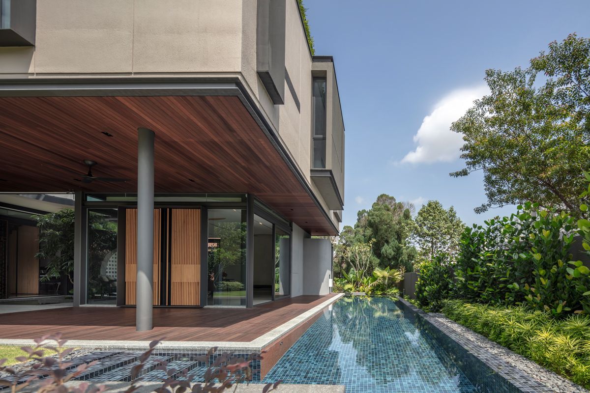 The porous architecture allows occupants of the Bukit Timah house by by RT+Q Architects to enjoy the surroundings
