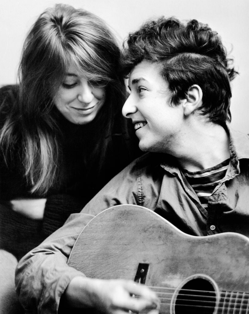 Bob Dylan and his girlfriend Suze Rotolo pose for a portrait in New York City, New York, September 1961. (Photo by Michael Ochs Archives/Getty Images)