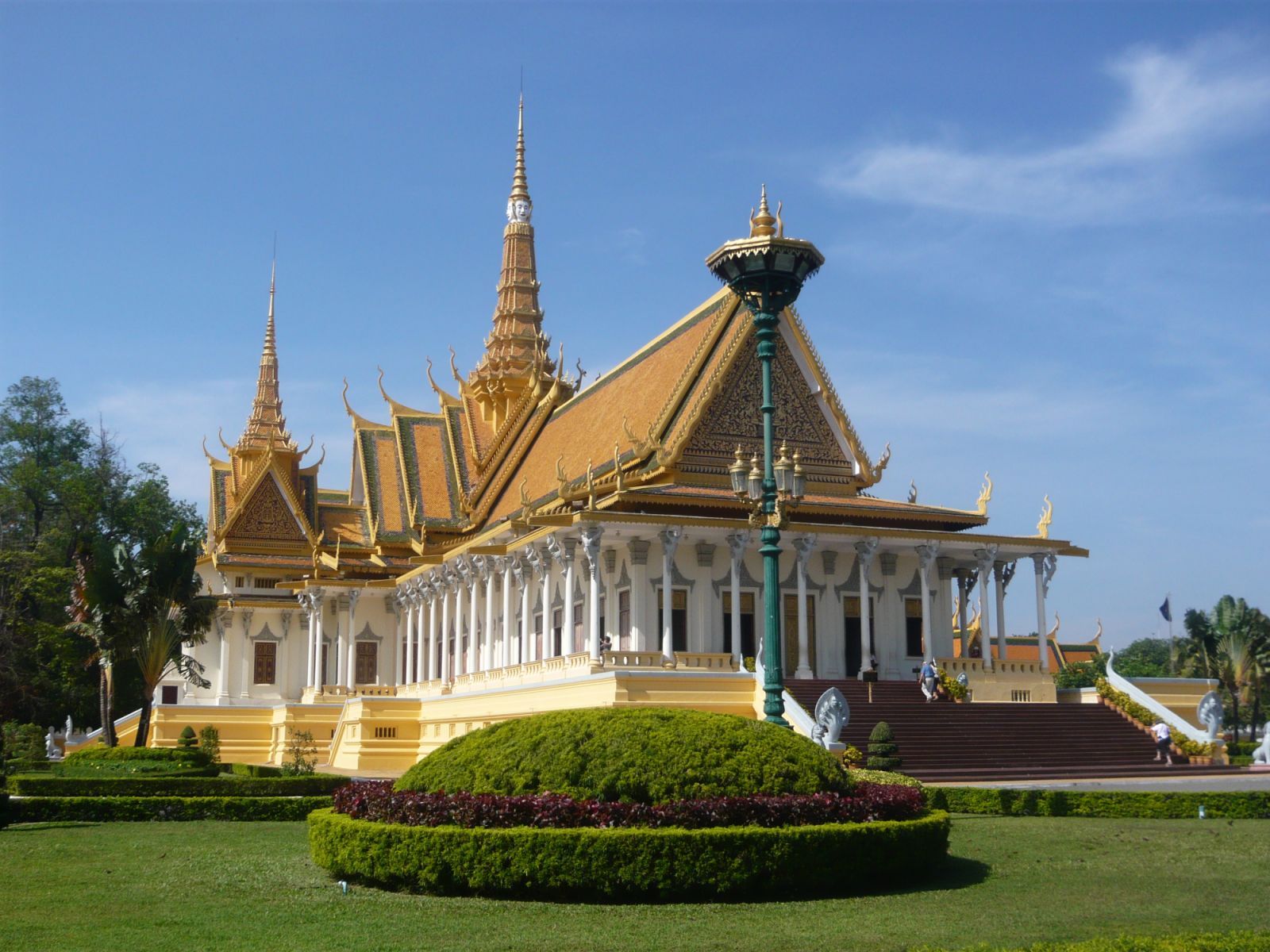 The Royal Palace in Phnom Penh, Cambodia (Photo: Arnaud-Victor Monteux/Wikimedia Commons)