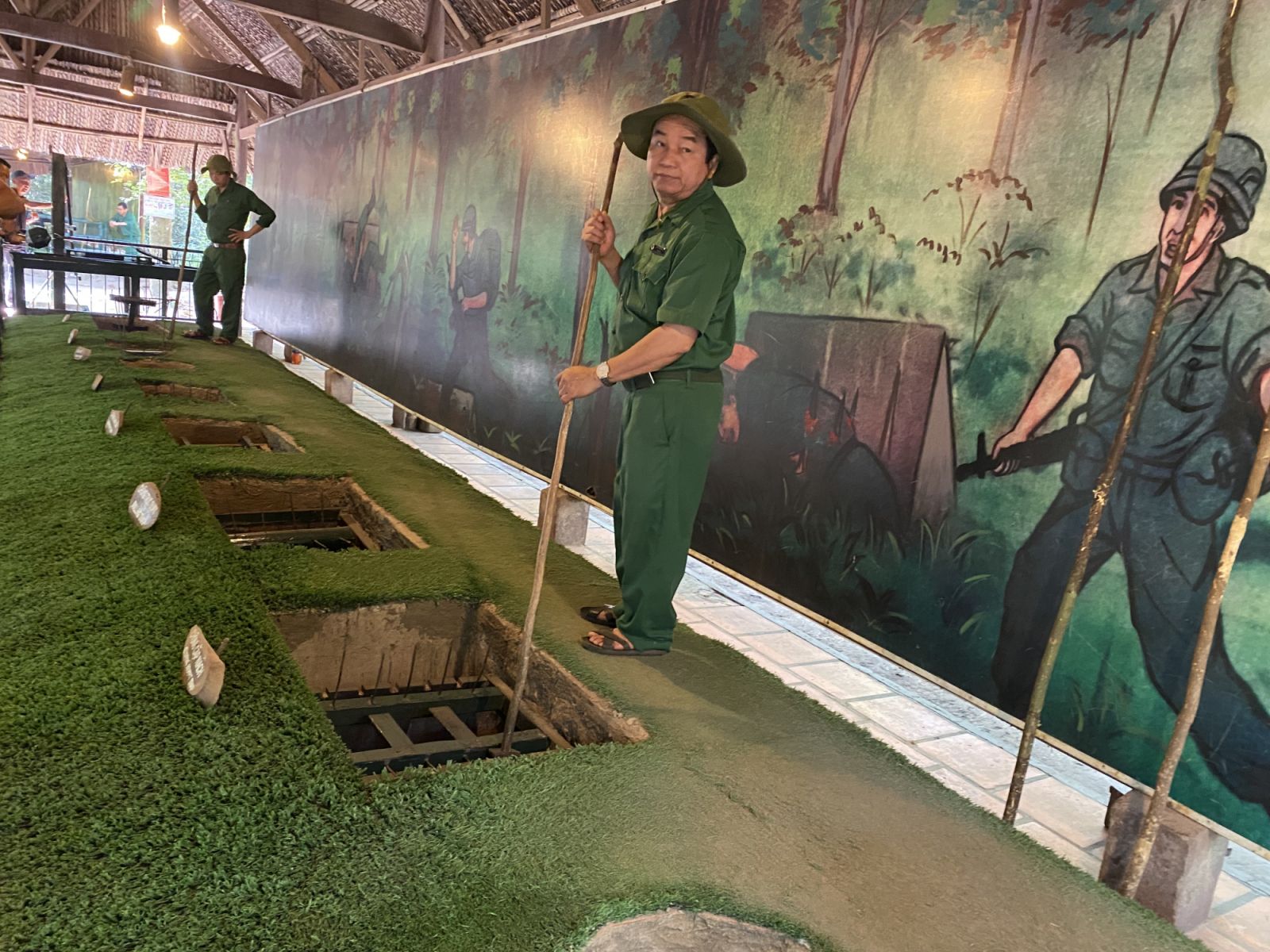 Booby traps are set under the Cu Chi tunnels (Photo: Jove Moya)