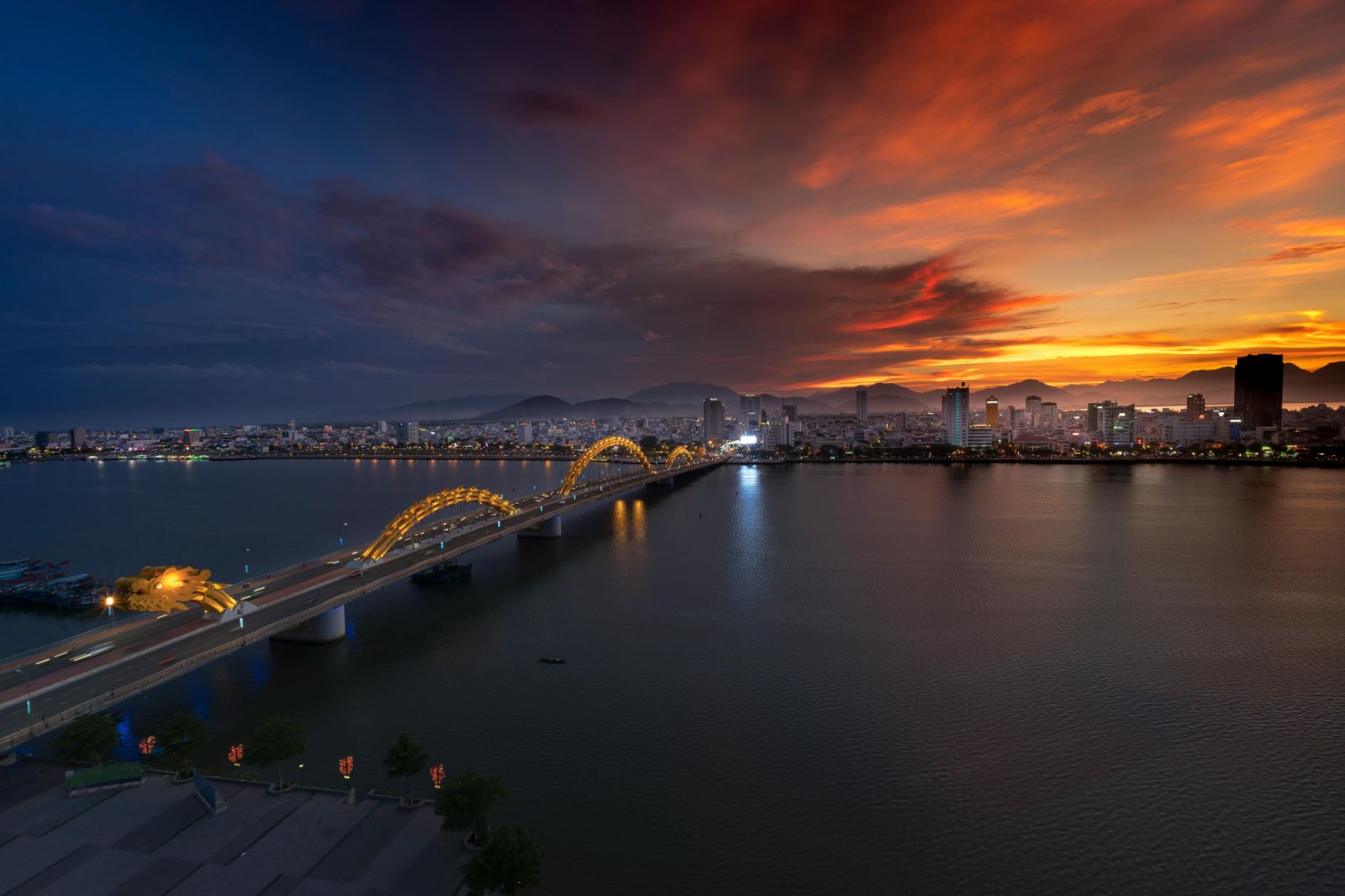A bird’s eye view of Da Nang during dawn (Photo: Pexels)