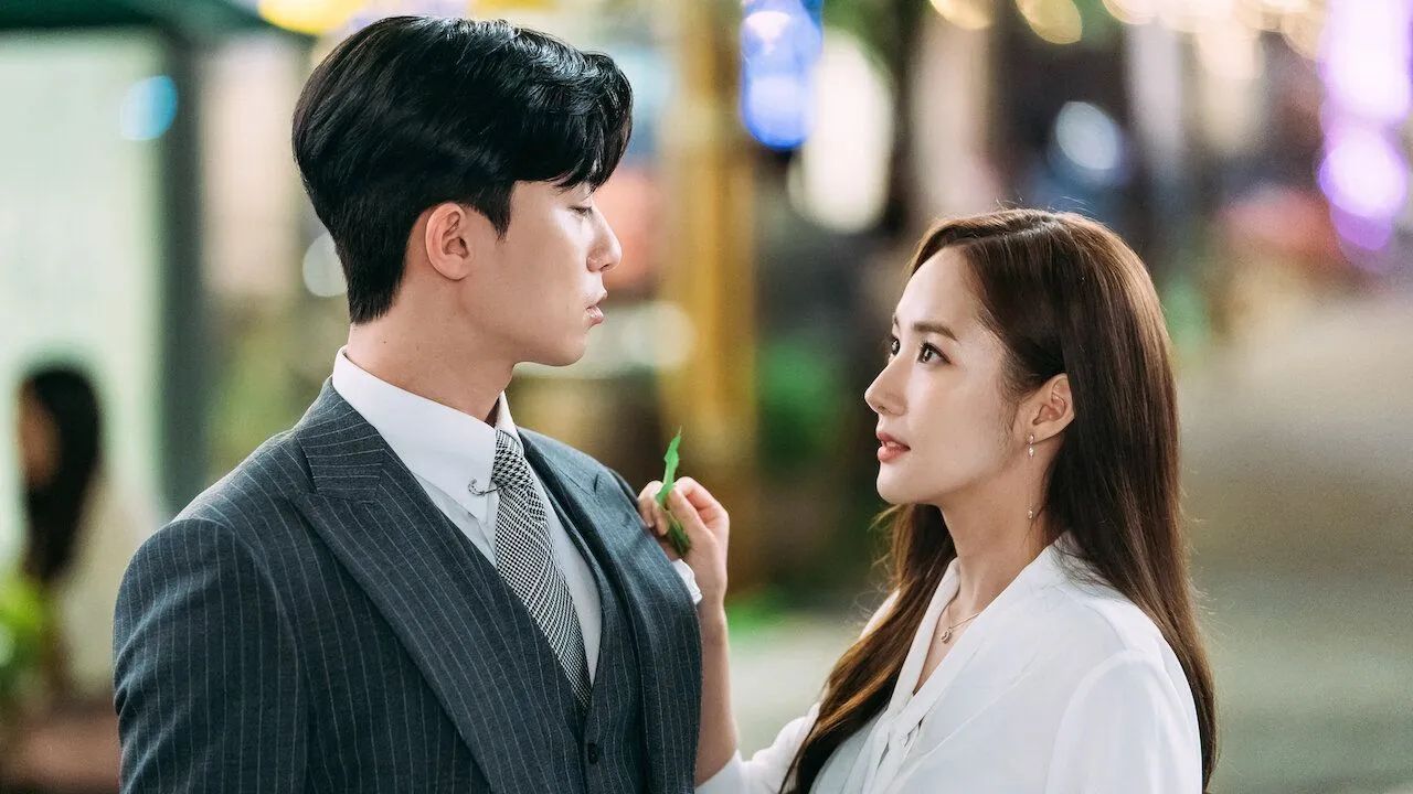 Park Seo-joon and Park Min-young in the wildly popular 2018 K-drama, ‘What’s Wrong with Secretary Kim’ (Photo: Netflix)
