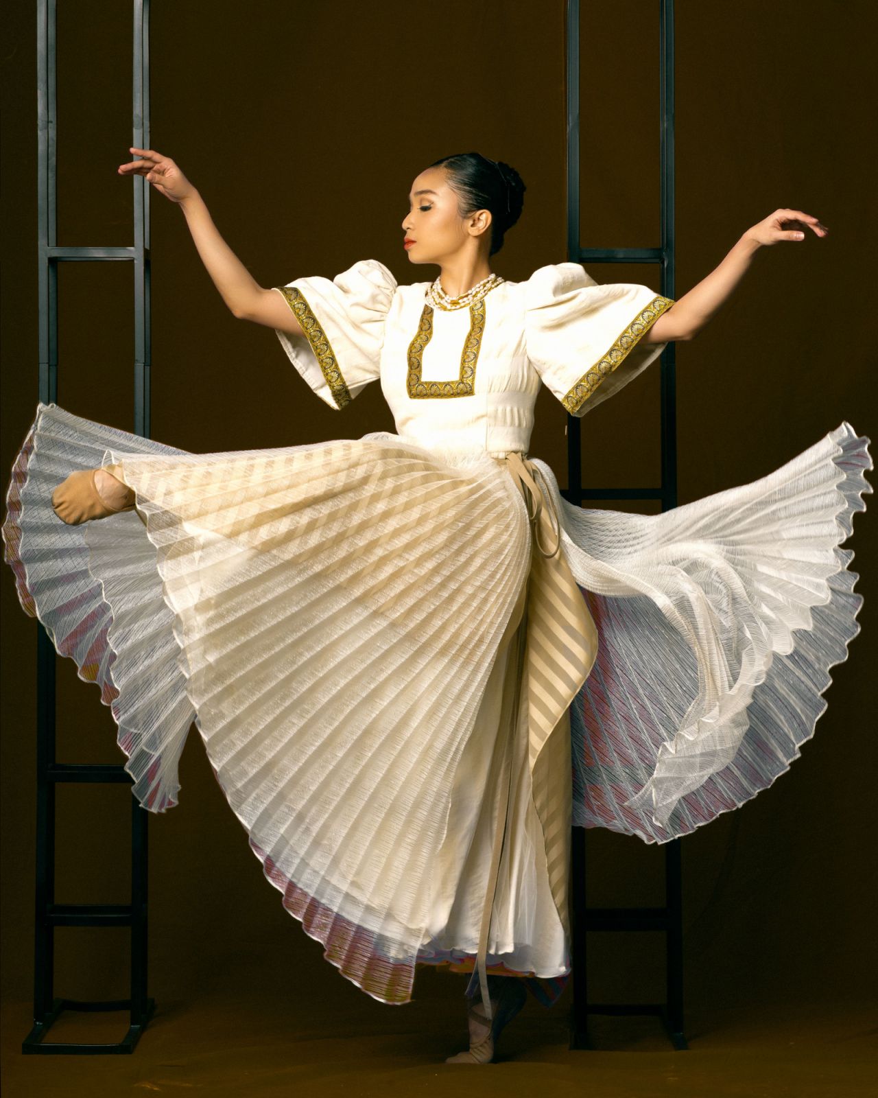 Here, ‘Matalino’ is in a modern Maria Clara made of tulle and viole fabric