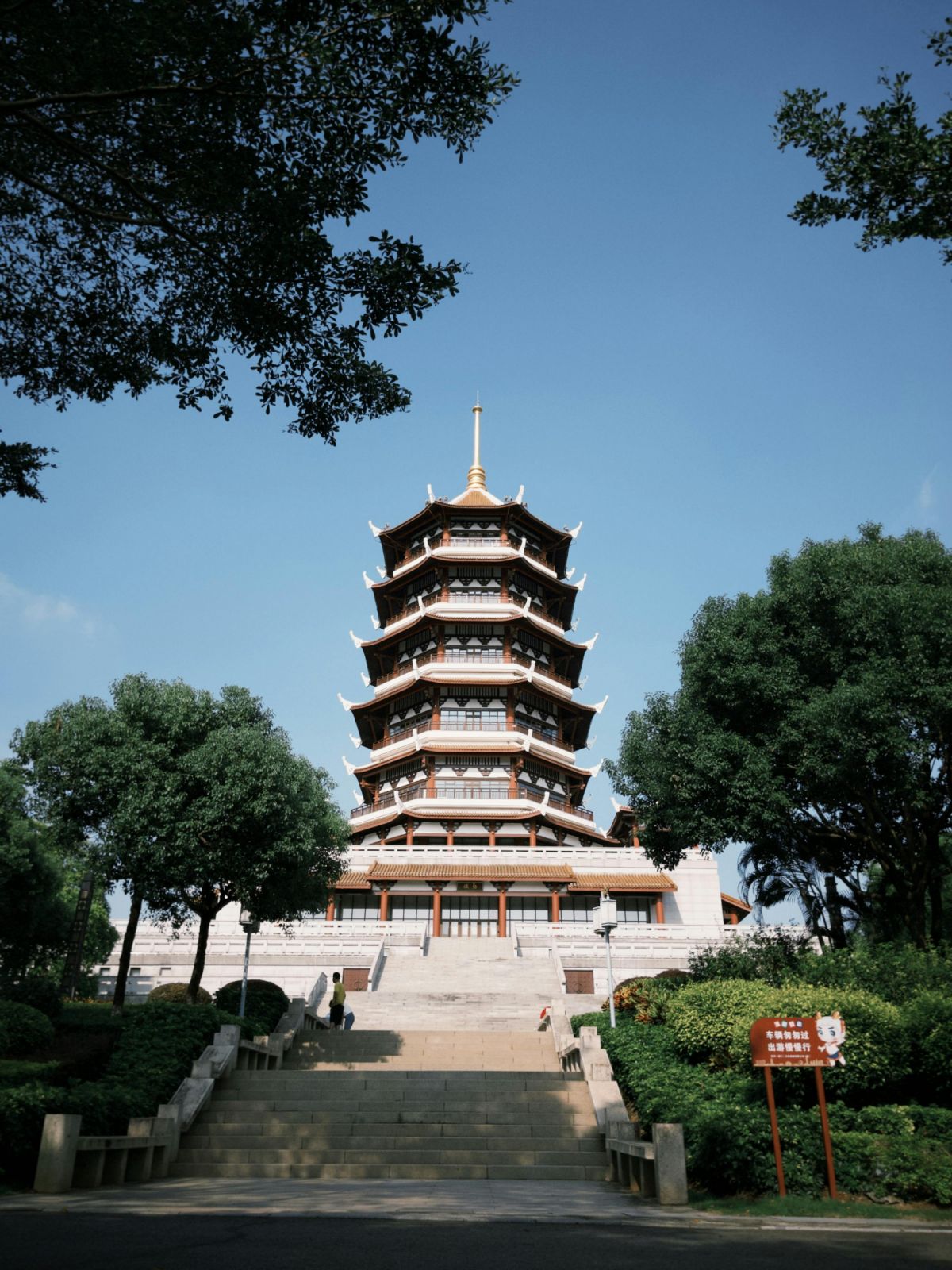 Stunning View of Nanputuo Temple Pagoda in Xiamen (Photo: Pexels)