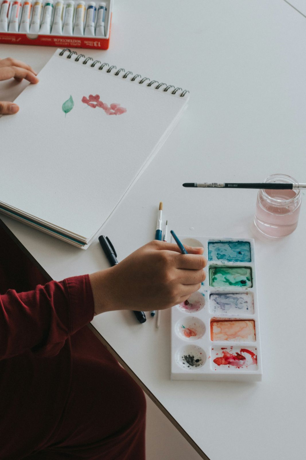 Painting at home (Photo: Unsplash.com/Rifqi Ali Ridho)