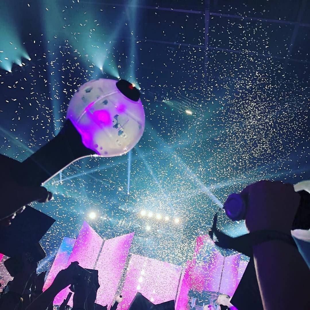 BTS’ new ARMY Bomb connects to an app via Bluetooth that allows fans to easily change the light colour (Photo: Instagram/@bangtanfollowers)