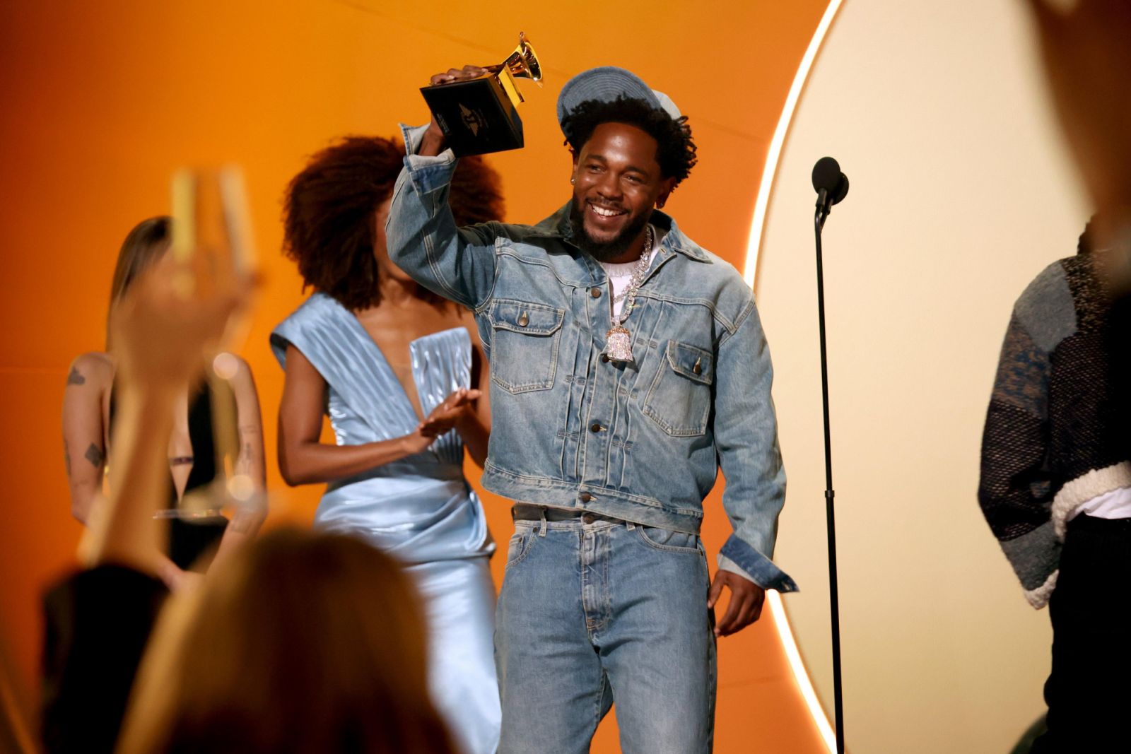 Kendrick Lamar thắng lớn tại Grammy năm nay