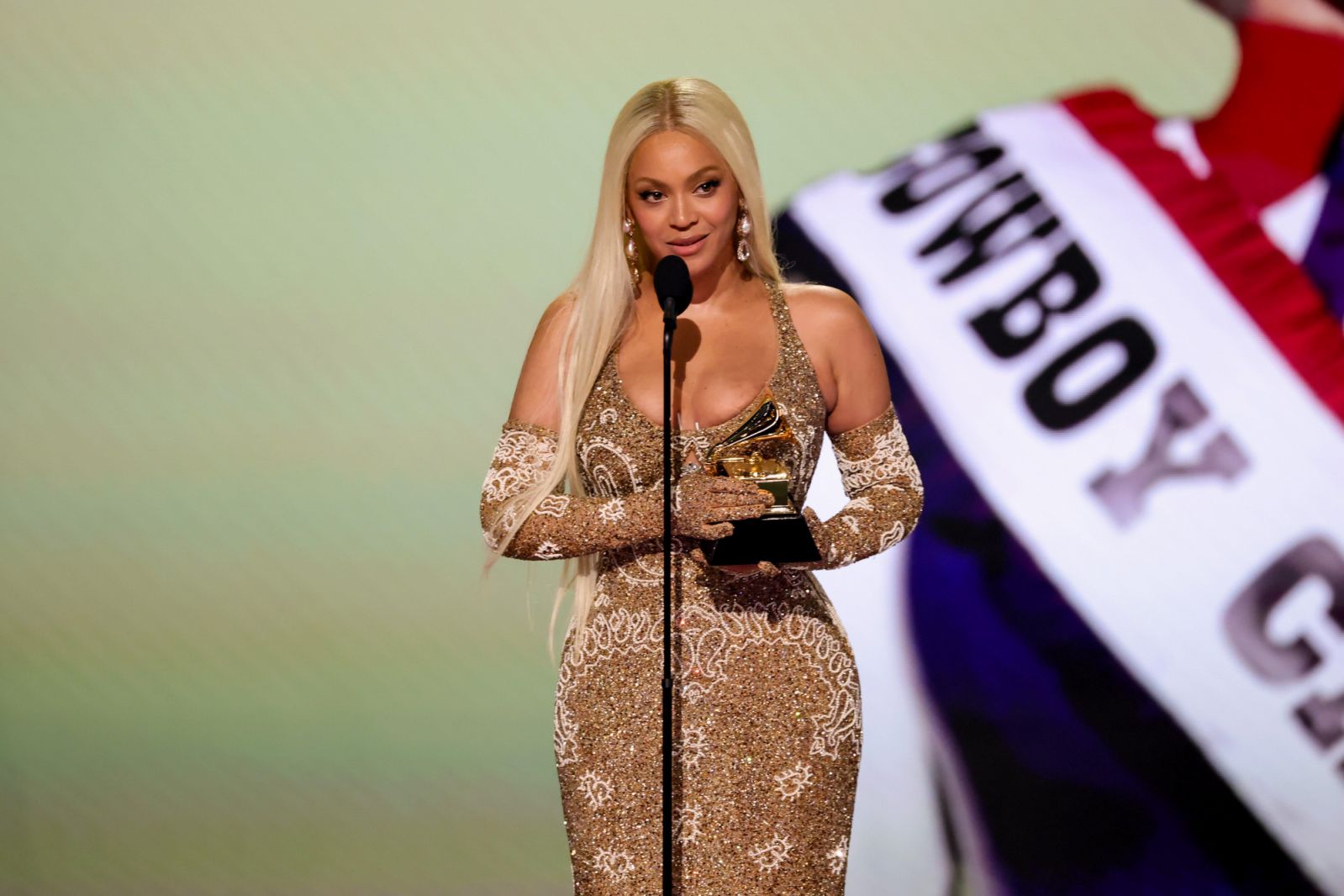 Beyoncé ẵm giải thưởng quan trọng nhất