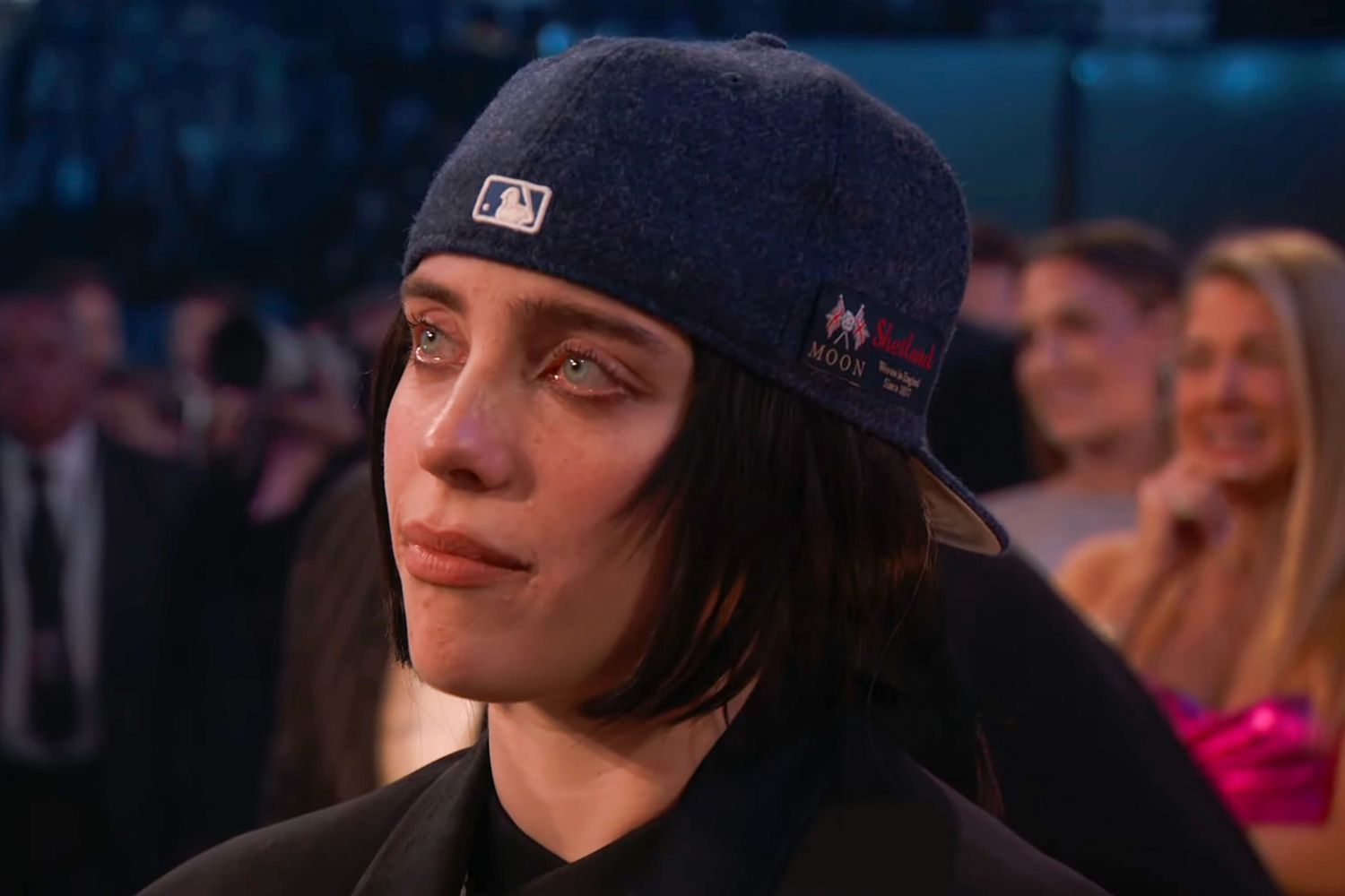 Khoảnh khắc Billie Eilish khóc khi Beyoncé phát biểu bị người hâm mộ đùa rằng cô khóc vì trắng tay tại Grammy năm nay