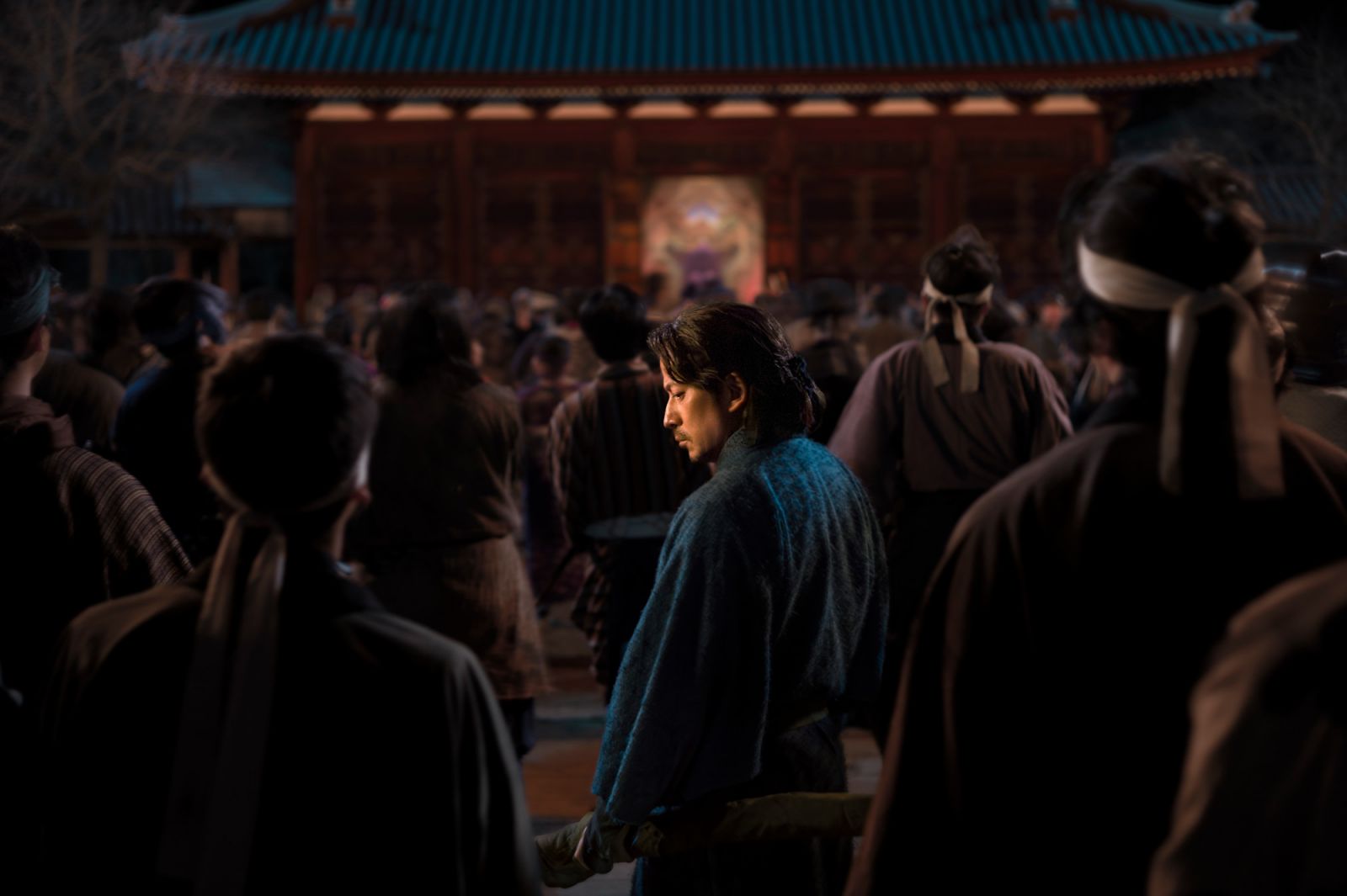 Netflix公佈2025獨佔日劇《武士生死鬥》的第一波演員資訊,同步公開主角岡田准一的劇照。(Photo: Netflix)