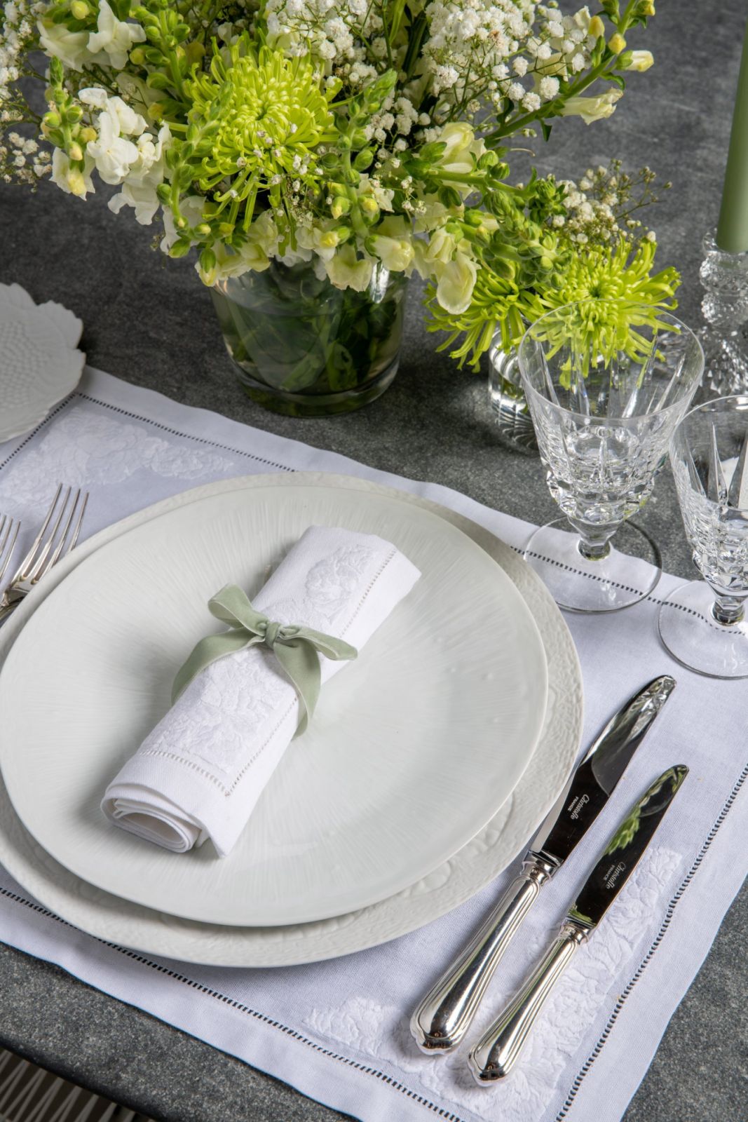Grapefruit Service Plate (Photo: Portoro Interior Website)