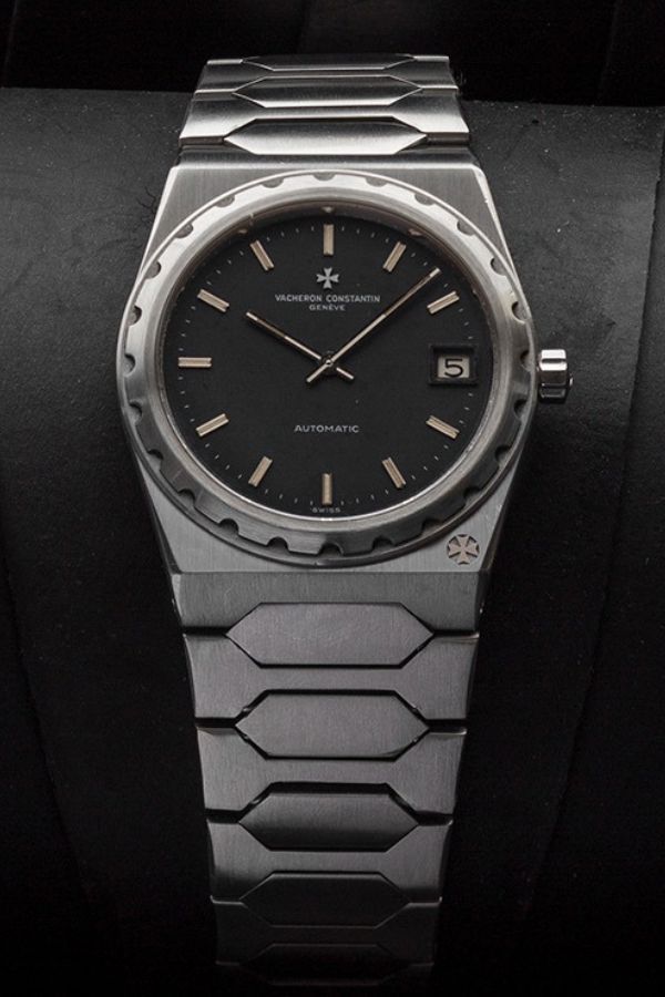 The original Historiques 222 designed by Jörg Hysek