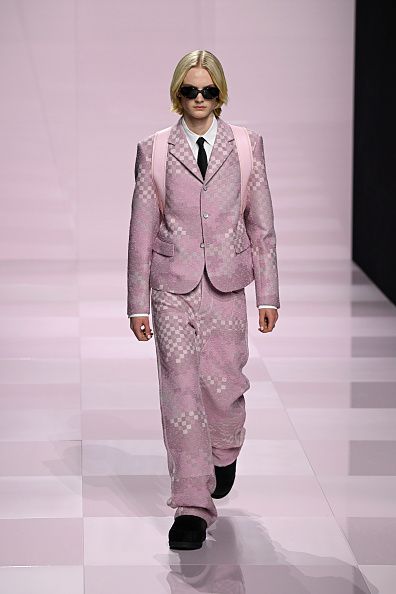 PARIS, FRANCE - JANUARY 21: (EDITORIAL USE ONLY - For Non-Editorial use please seek approval from Fashion House) A model walks the runway during the Louis Vuitton Menswear Fall-Winter 2025/2026 show as part of Paris Fashion Week on January 21, 2025 in Paris, France. (Photo by Kristy Sparow/Getty Images)