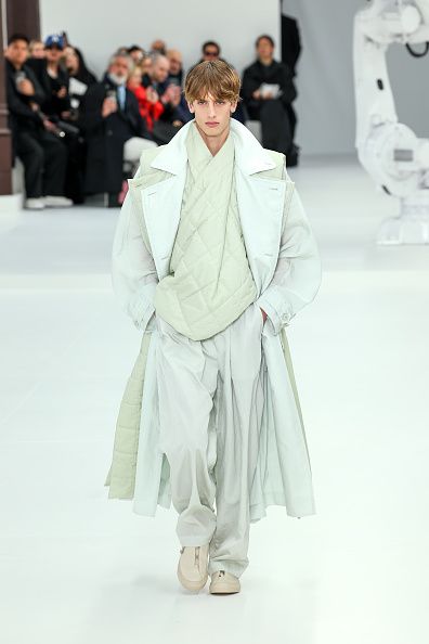 PARIS, FRANCE - JANUARY 23: (EDITORIAL USE ONLY - For Non-Editorial use please seek approval from Fashion House) A model walks the runway during the Issey Miyake Menswear Fall-Winter 2025/2026 show as part of Paris Fashion Week on January 23, 2025 in Paris, France. (Photo by Peter White/Getty Images)