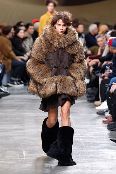 PARIS, FRANCE - JANUARY 26: (EDITORIAL USE ONLY - For Non-Editorial use please seek approval from Fashion House) A model walks the runway during the Sacai Menswear Fall-Winter 2025/2026 show as part of Paris Fashion Week on January 26, 2025 in Paris, France. (Photo by Estrop/Getty Images)
