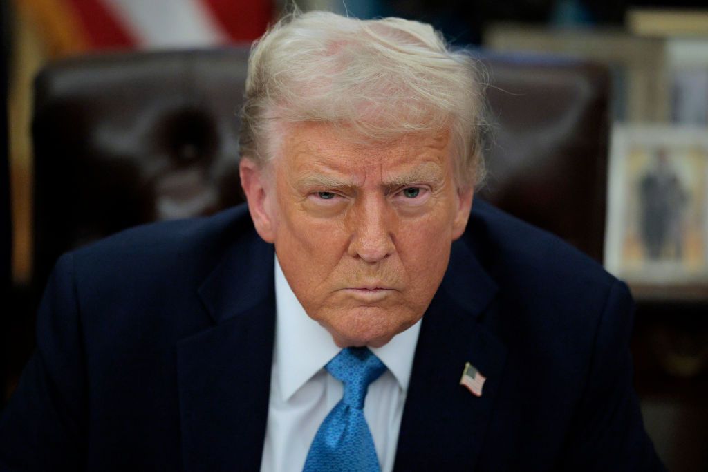 WASHINGTON, DC - JANUARY 31: U.S. President Donald Trump talks to reporters after signing an executive order, "Unleashing prosperity through deregulation," in the Oval Office on January 31, 2025 in Washington, DC. Trump spoke to reporters about tariffs against China, Canada and Mexico and how the newly confirmed Interior Secretary Doug Burghum will coordinate with the Energy Department and the Environmental Protection Agency. (Photo by Chip Somodevilla/Getty Images)