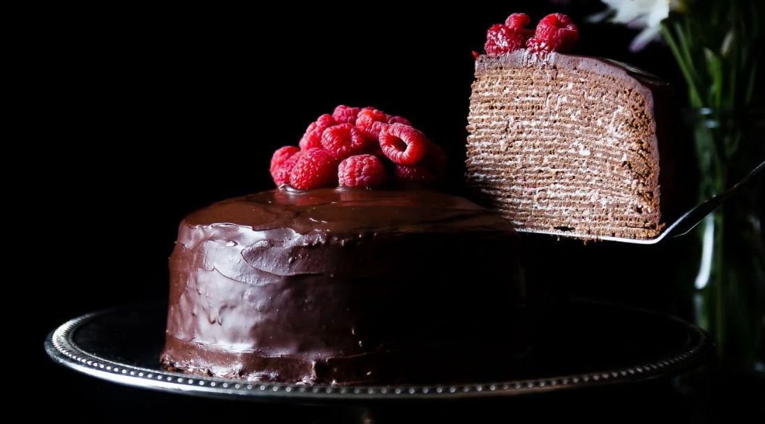 We round up some of the best cakes you can get around Metro Manila (Photo: Taylor Kiser / Unsplash)