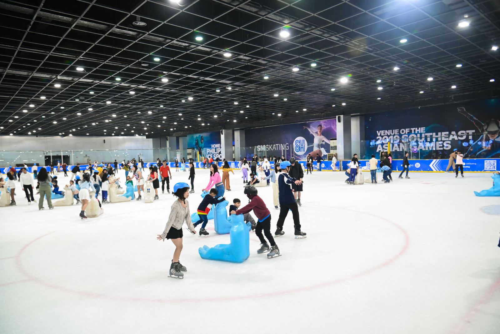 The Ice Skating Rink at SM Mall of Asia (Photo: SM Malls)