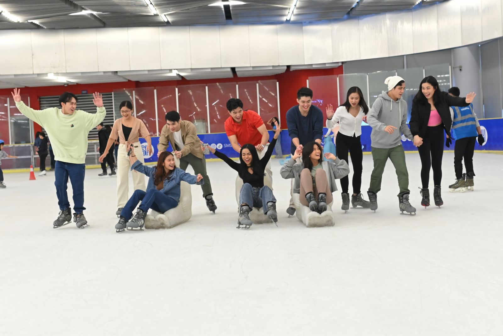 The Ice Skating Rink at SM Mall of Asia (Photo: SM Malls)