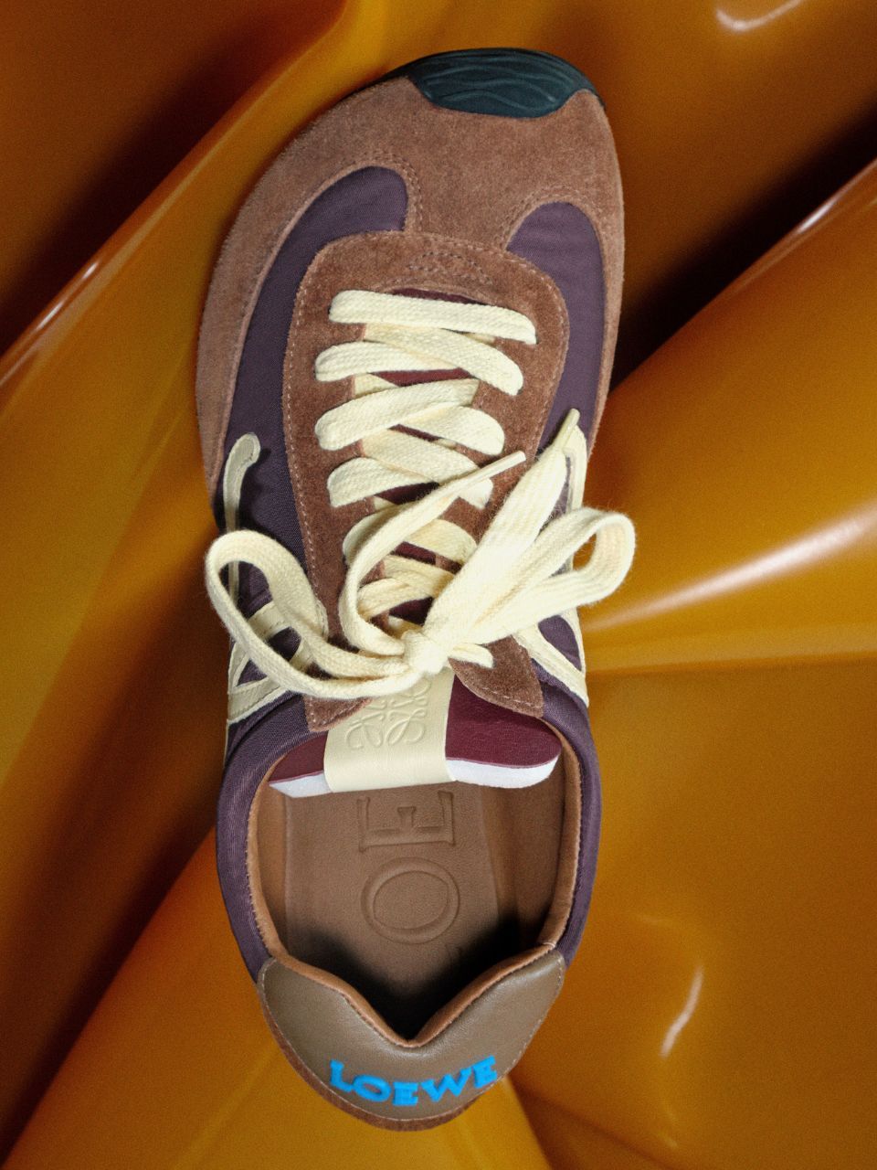 quà tặng Valentine Loewe Ballet Runner 2.0