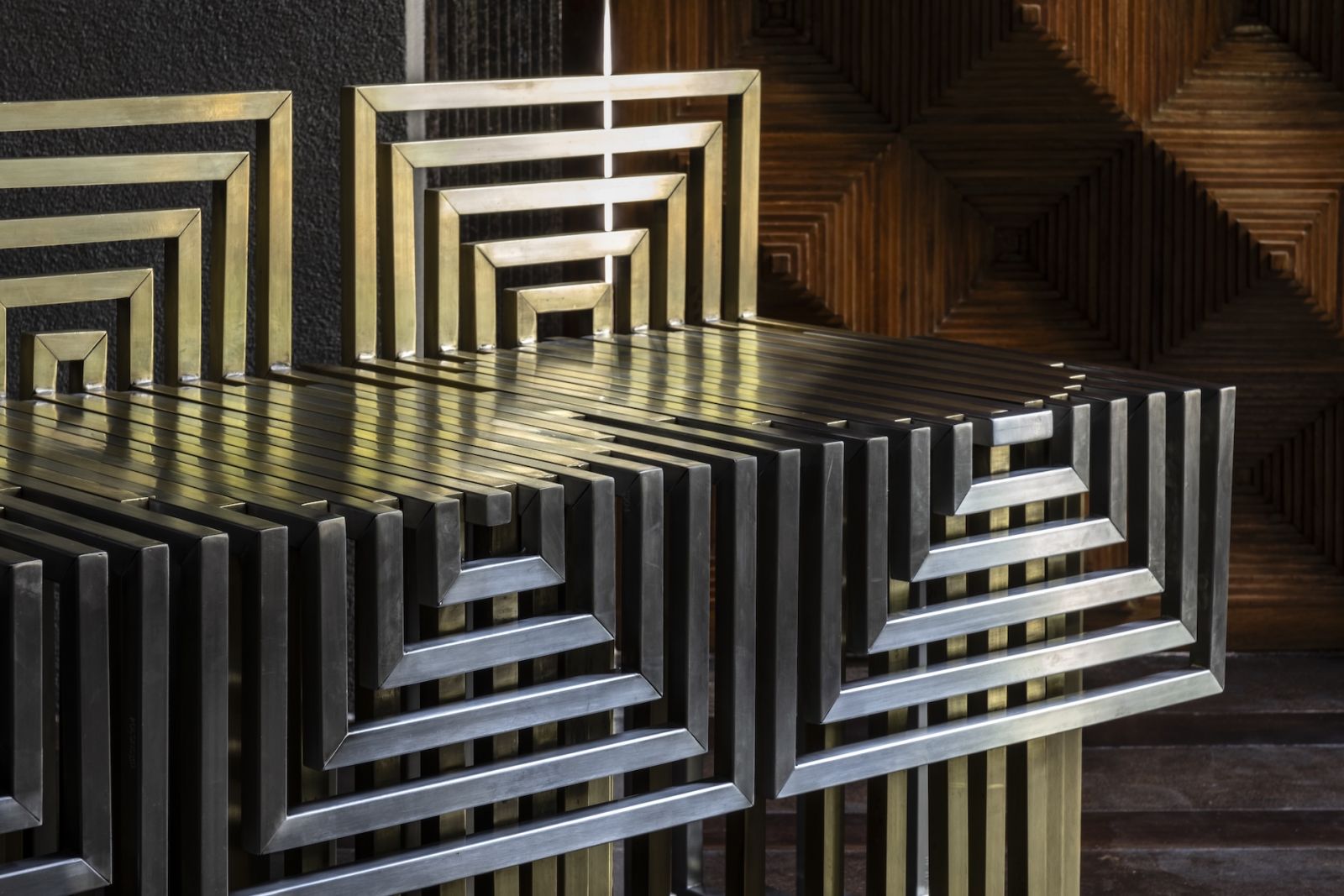Jorge Yulo's Sintesi collection