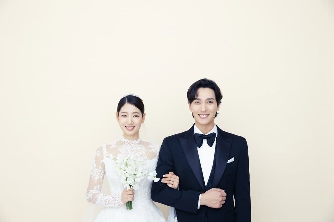 Park Shin-hye and Choi Tae-joon (Photo: Instagram/@salt_ent)
