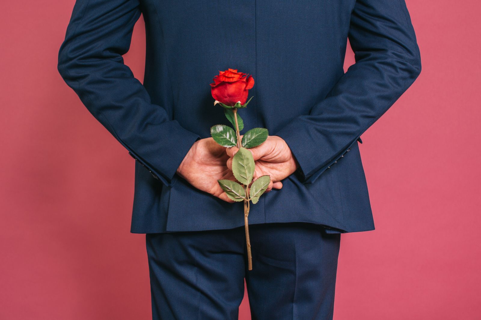 They say guys are hard to read; two love experts say otherwise. Here are the subtle signs you’ll see when a man is into you (Photo: Getty Images)