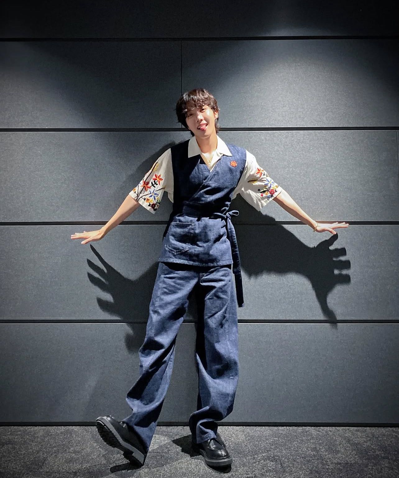 j-hope in a denim outfit with floral details at the HYBE building (Photo: j-hope / Instagram)