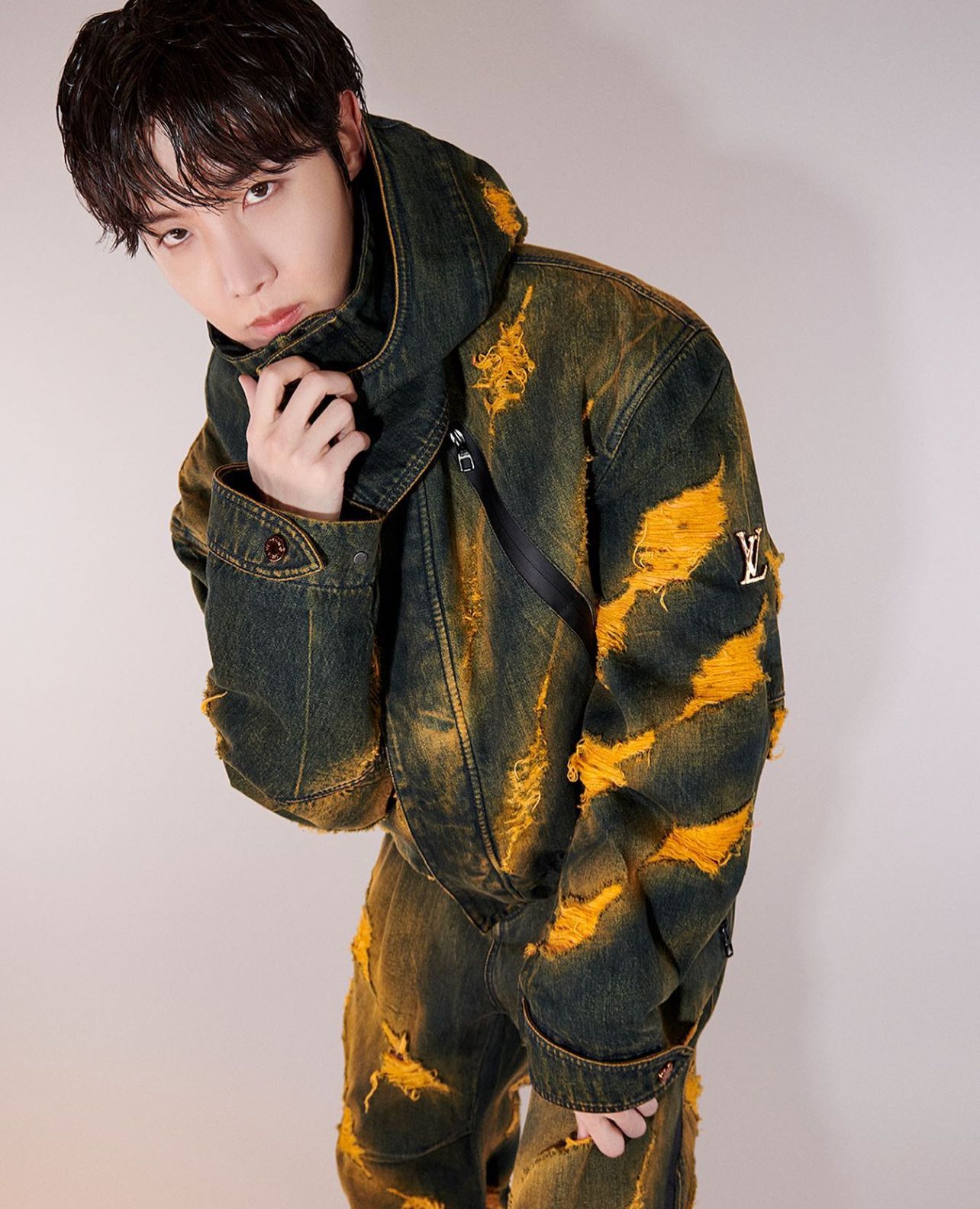 J-hope in an outfit from Louis Vuitton Men Fall-Winter 2023 (Photo: j-hope / Instagram)
