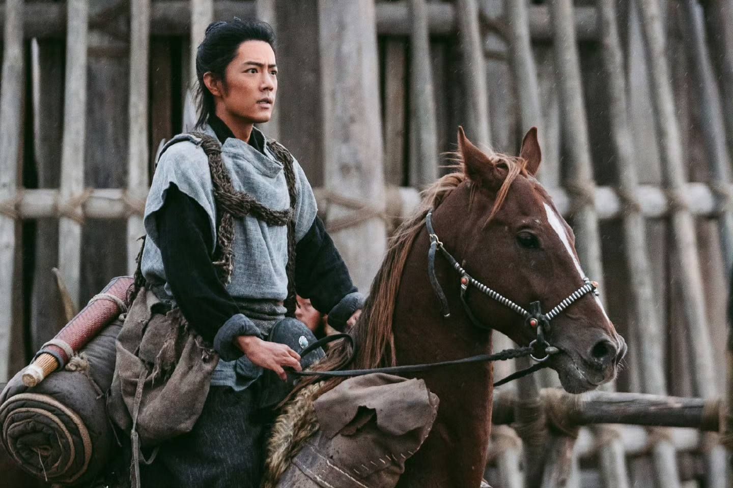 เซียวจ้านกับบทบาท ‘ก๊วยเจ๋ง’ วีรบุรุษผู้นำเหล่าจอมยุทธ์พิทักษ์แผ่นดินมาตุภูมิ ที่รอผู้ชมพิสูจน์ความเกริกไกร (ภาพ: Xiao Zhan Studio)