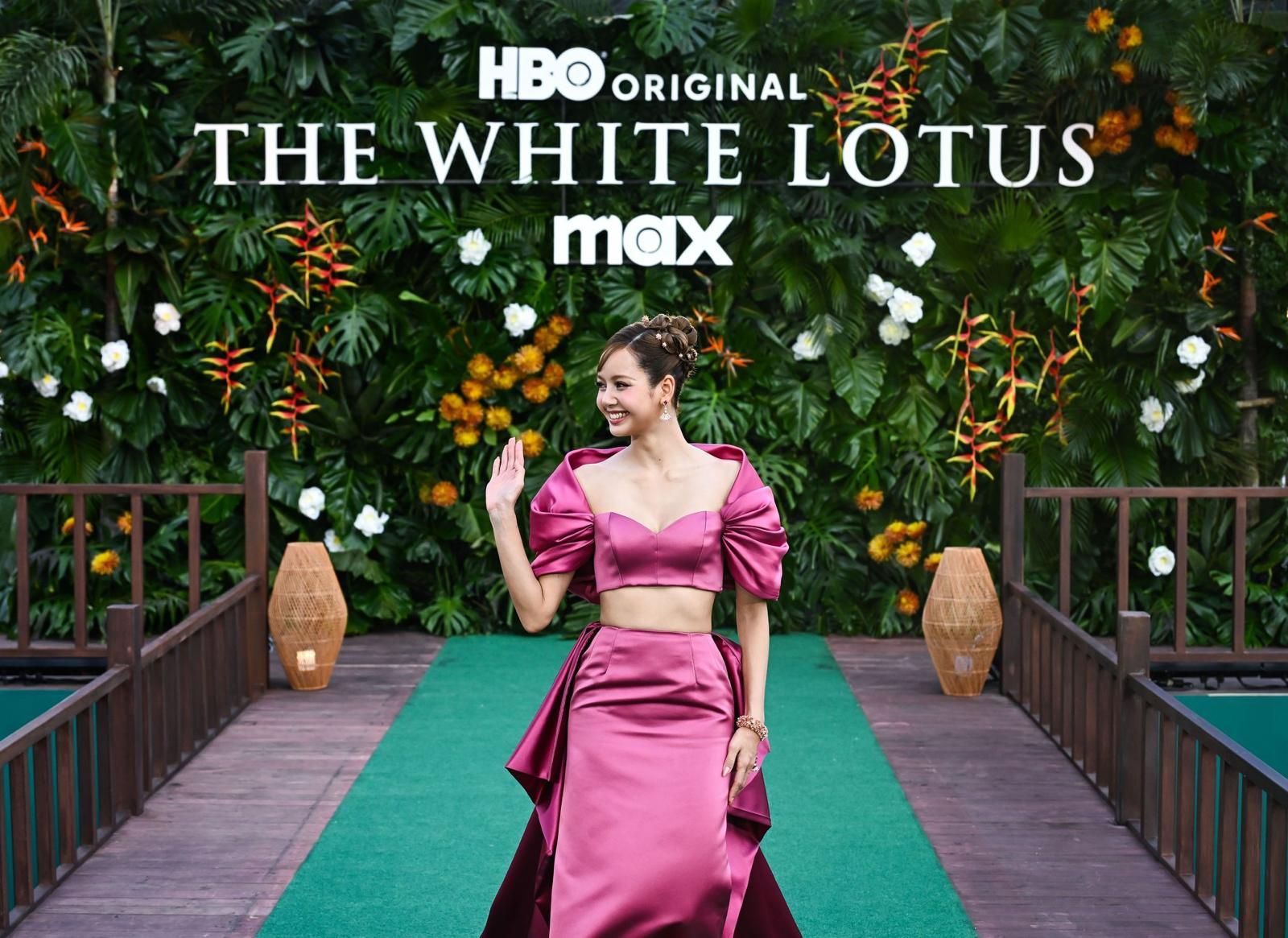 ลิซ่า BLACKPINK ในซีรีส์ ‘The White Lotus’ Season 3 (ภาพ: Max)