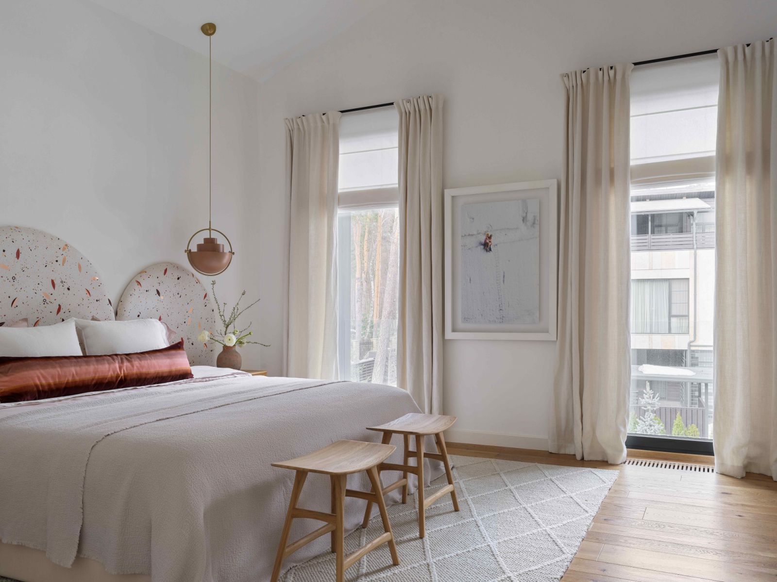 The airy secondary bedroom with a curve-shaped headboard by Lelievre