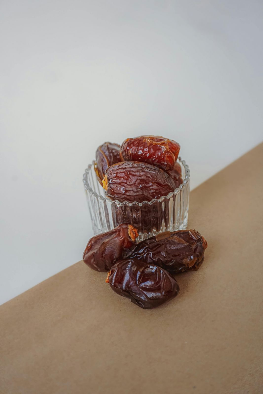 Photo by Ebru Yılmaz: https://www.pexels.com/photo/dried-dates-in-a-glass-20632725/