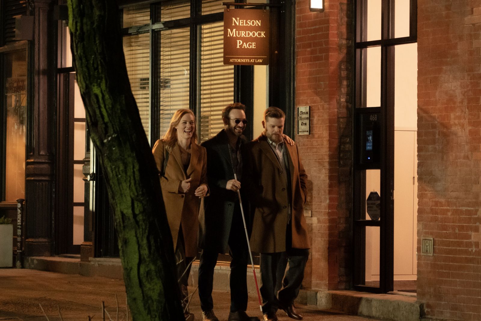 (L-R) Karen Page (Deborah Ann Woll), Daredevil/Matt Murdock (Charlie Cox) and Foggy Nelson (Elden Henson) in Marvel Television's DAREDEVIL: BORN AGAIN, exclusively on Disney+. Photo by Giovanni Rufino. © 2024 MARVEL.