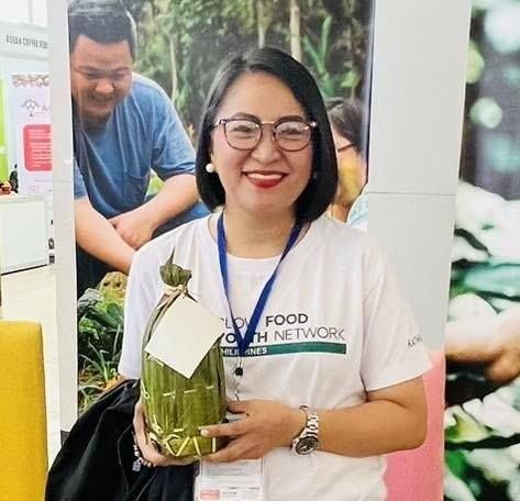 Kathleen Apilado holding the final packaging of asin sa buy-o