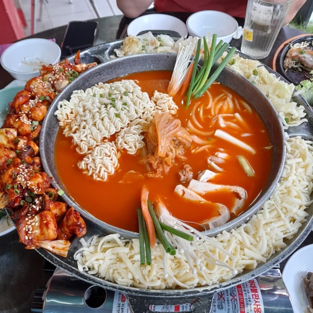 Kimchi army stew (Instagram: @foodbin)