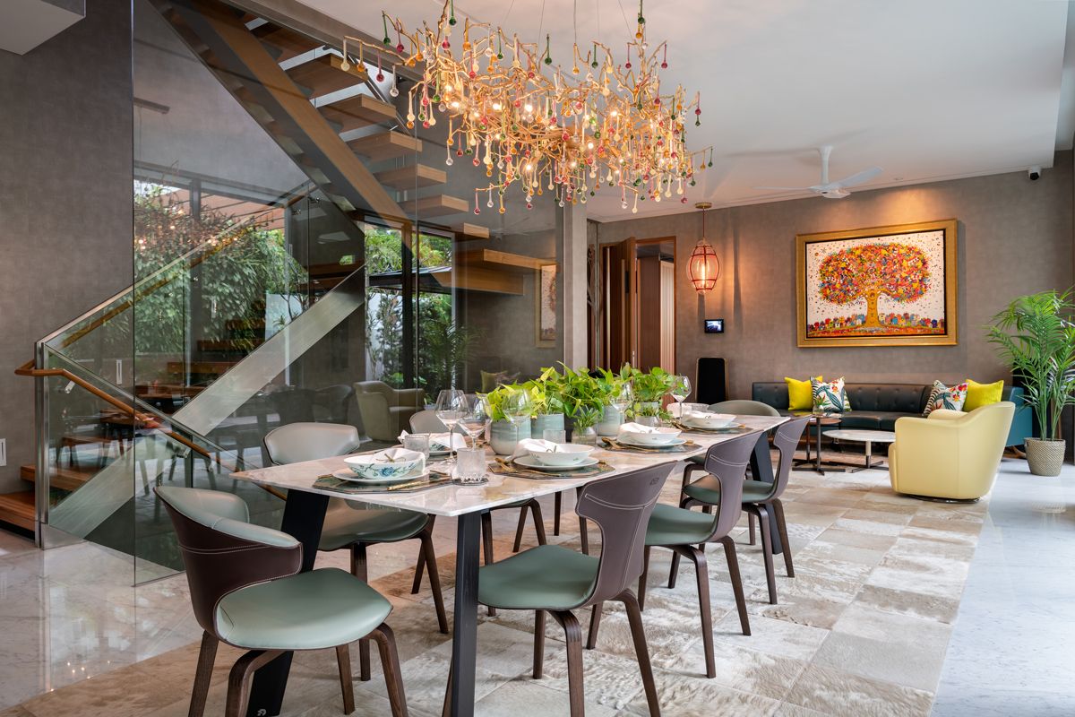 The colours of the interior finishes were chosen to blur the distinction between the indoors and the outdoors