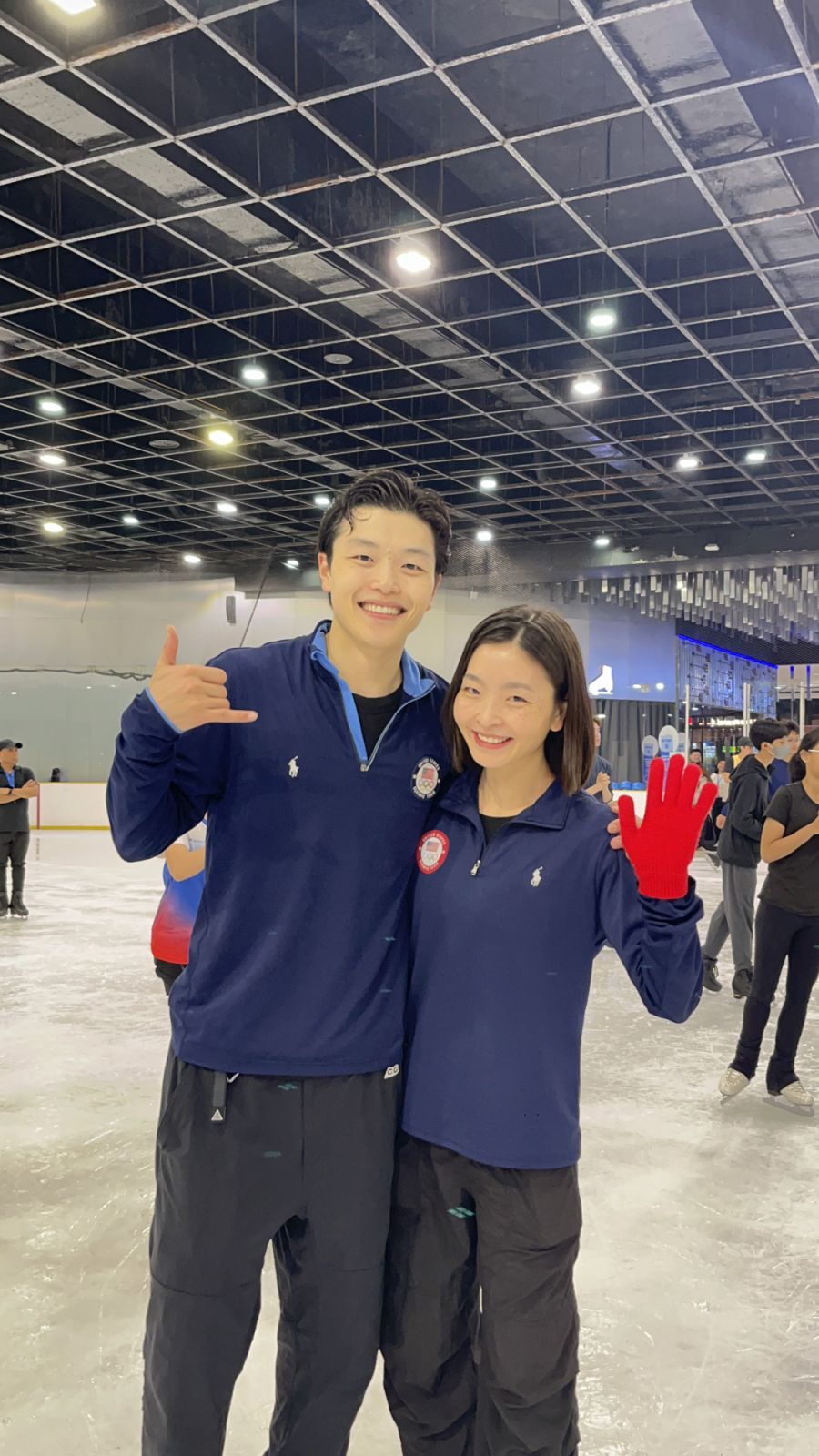 Alex and Maia Shibutani teaching young skaters at the SM Mall of Asia Ice Skating Rink (Photo: Gabriel Bohol)
