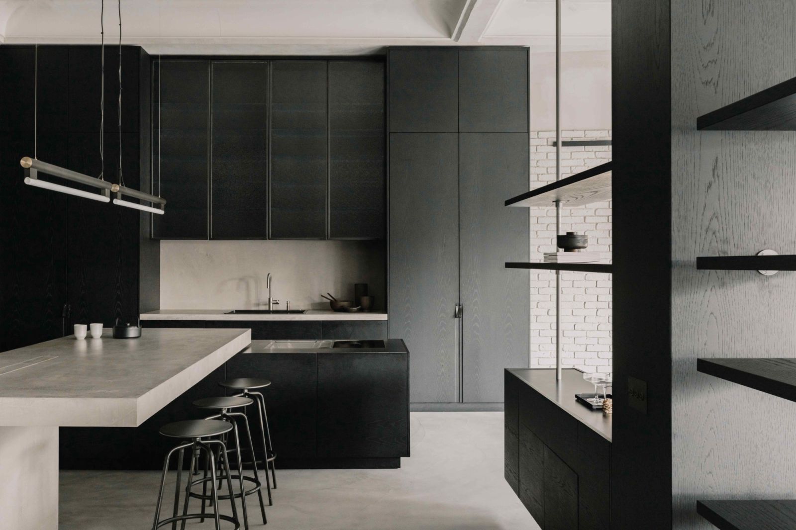 The bespoke kitchen exudes a warm atmosphere with a counter designed by OZA Design