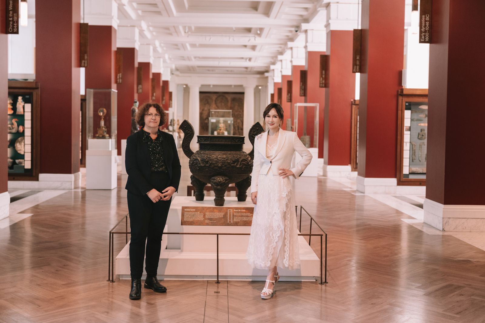 倫敦大英博物館亞洲部負責人、漢學家、策展人霍吉淑Jessica Harrison-Hall 與胡茵菲 Anna Hu合影。(Photo: Anna Hu Haute Joaillerie)