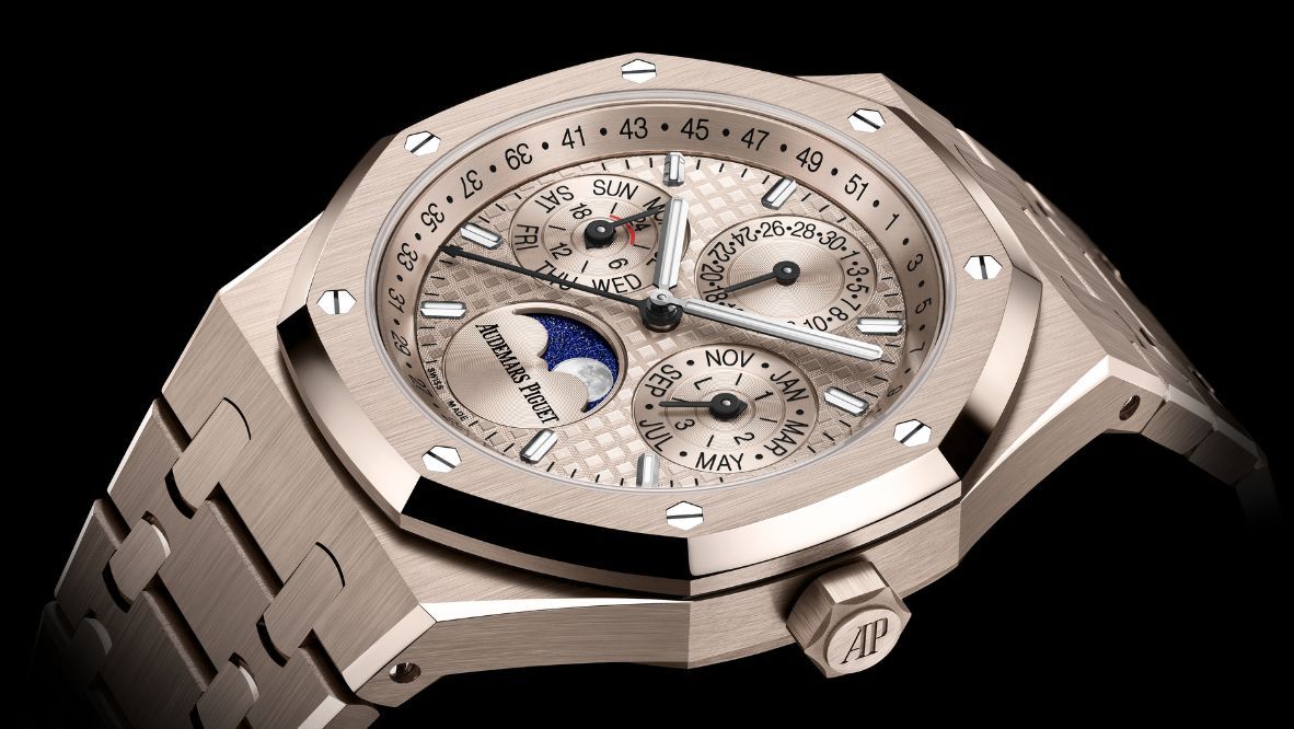 Audemars Piguet 愛彼皇家橡樹自動上鍊萬年曆腕錶。（Photo: Audemars Piguet ）